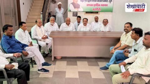 Congress leaders addressing workers meeting in Churu district office