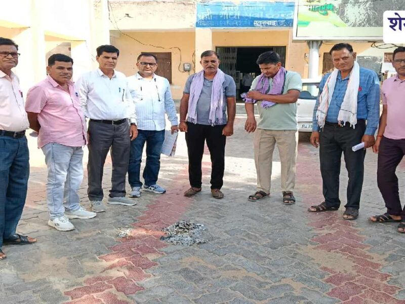 अवकाश कटौती आदेशों की होली जलाकर शिक्षकों का विरोध, 25 अगस्त को निदेशालय घेराव का ऐलान