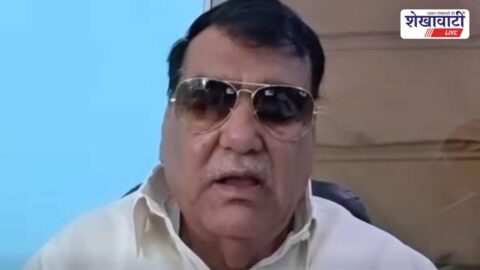 Congress workers preparing for Jan Aakrosh Rally in Taranagar