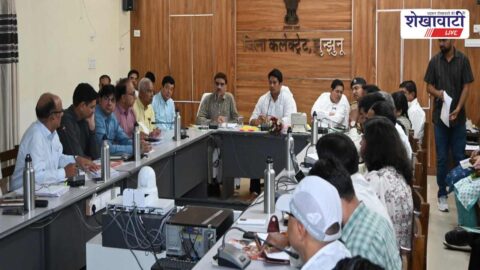Minister Avinash Gehlot reviewing development works in Jhunjhunu