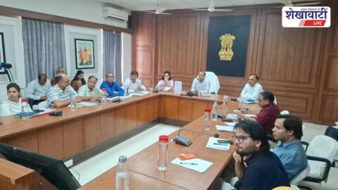Sikar Collector reviewing Rajasthan Sampark Portal cases with officials