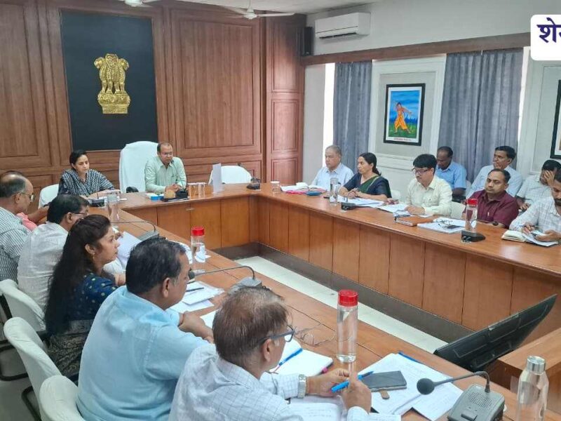 जिला कलेक्टर की सड़क मरम्मत में लापरवाही पर अफसरों को फटकार