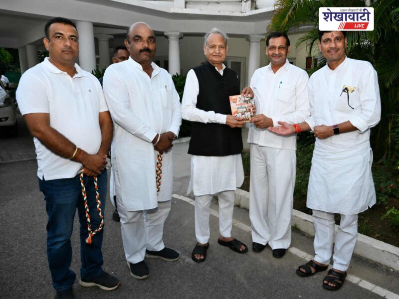 ashok-gehlot-launches-swadhinta-ki-dastaan-book-jaipur