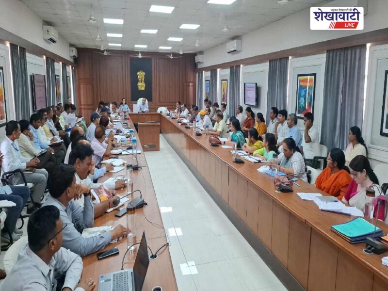 sikar-collector-review-meeting-sampark-portal-show-cause-notice