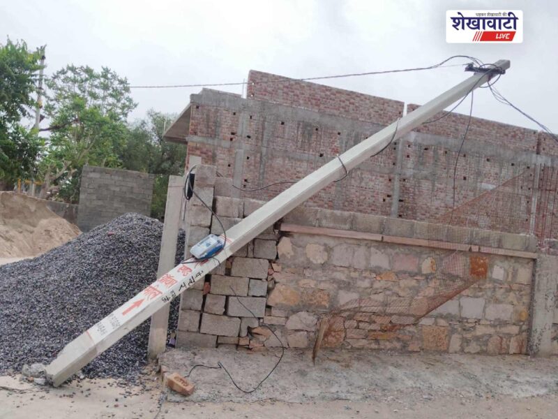 fatehpur-broken-electric-pole-neglect-danger