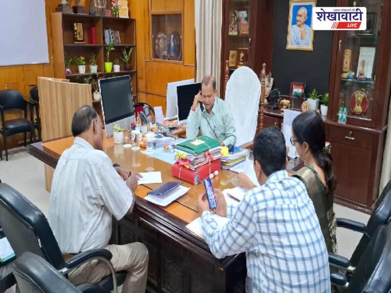 sikar-collector-ashish-modi-reviewed-public-grievances-phone-feedback