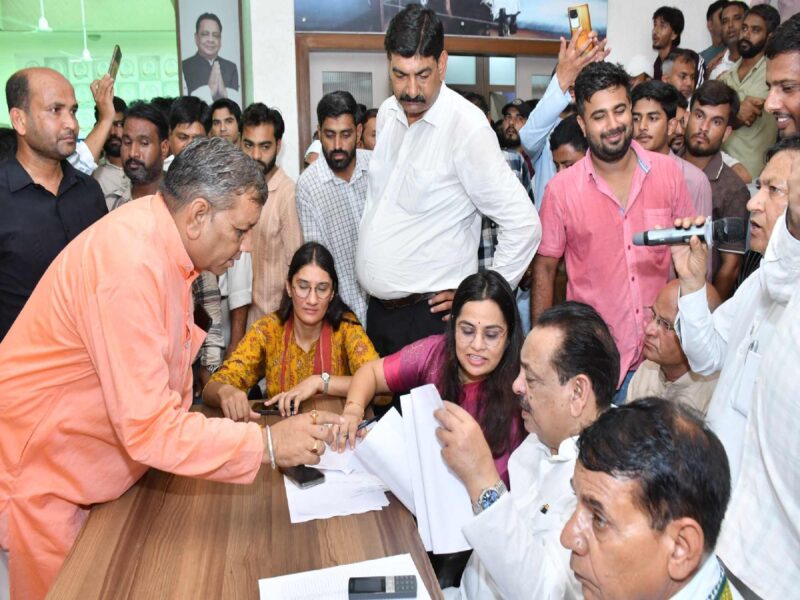 churu-ratannagar-civic-election-congress-560-ticket-applications