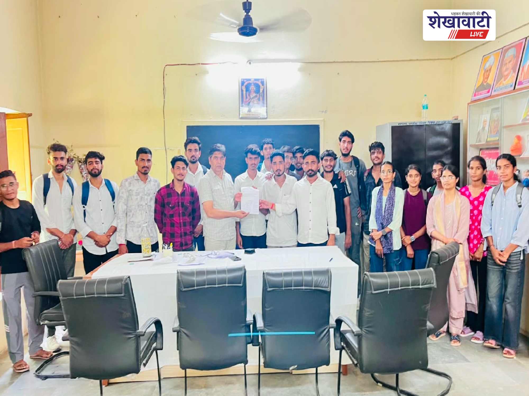 Jhunjhunu News : कॉलेज में परीक्षा केंद्रों से पढ़ाई प्रभावित, स्थानांतरण की मांग