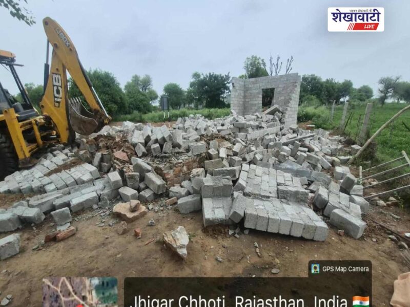 UIT team removing illegal encroachment from government grazing land in Jhigar Chhoti village, Sikar.