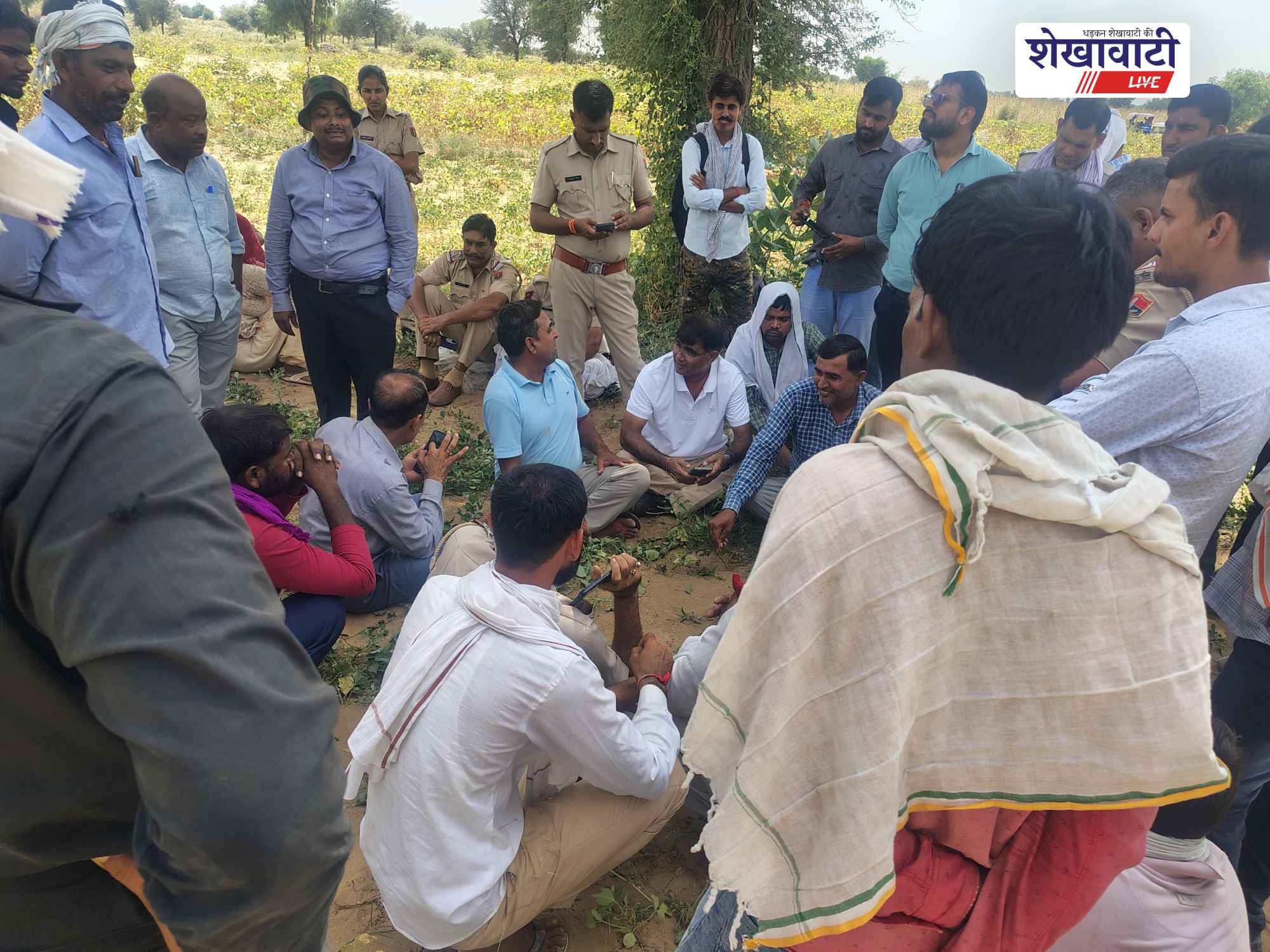 सरदारशहर के खेजड़ा में पावर ग्रिड पर किसानों का धरना, 72 मीटर मुआवजे की मांग