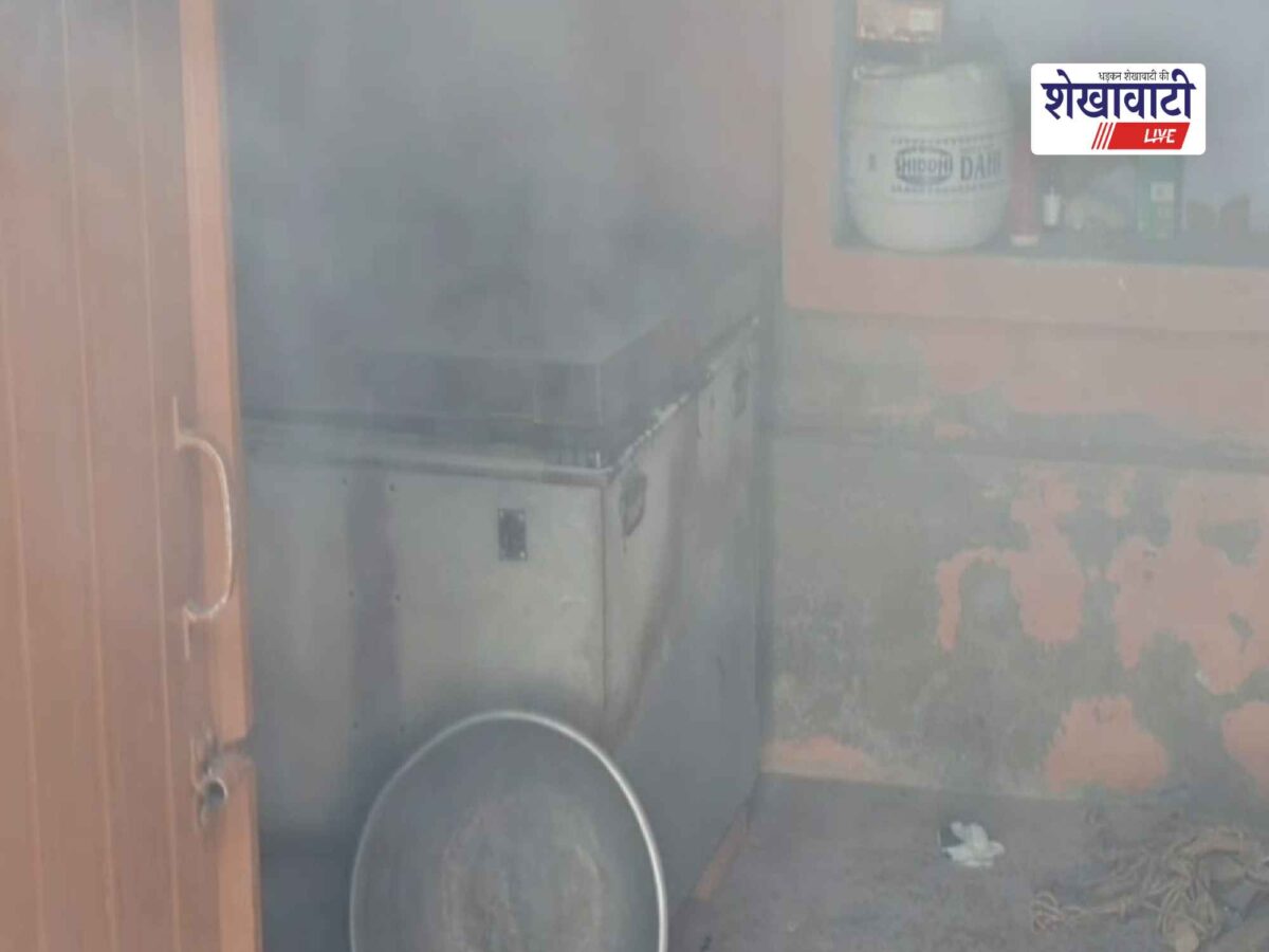 rajgarh-lambor-badi-house-fire-10-roofs-collapsed