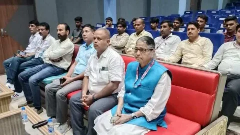 जेजेटी यूनिवर्सिटी में चंद्रयान 3 की सफल लैंडिंग का सीधा प्रसारण दिखाया गया