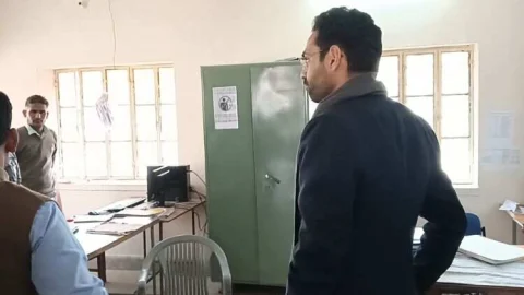 जिला कलेक्टर ने रामगढ़ शेखावाटी व खोटिया में किया औचक निरीक्षण