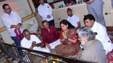 मुख्य सचिव ने किए सालासर बालाजी के दर्शन, मोबाइल वैन का किया अवलोकन