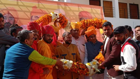 प्रवीण स्वामी के जन्मदिन पर हुआ संत समागम धर्म ध्वज स्थापना एवं रक्त दान शिविर कार्यक्रम