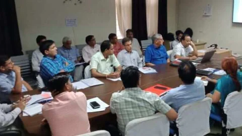 जिले में पेयजल की शिकायतों की प्रतिदिन मॉनिटरिंग करना सुनिश्चित करें – जिला कलेक्टर