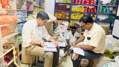 सुजानगढ़ व बीदासर में घी, तेल व मिठाई के 20 नमूने लिए