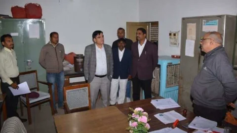 अतिरिक्त जिला कलेक्टर ने कलेक्ट्रेट परिसर स्थित कार्यालयों का किया निरीक्षण
