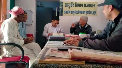 आरोग्य समिति की बैठक में औषधालय में सुविधाओं के सुदृढ़ीकरण पर की चर्चा