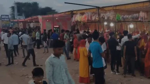 तारागढ़ी गणेश मंदिर में भक्तों की लगी भीड़: 1151 किलो के लड्डू का लगाया भोग