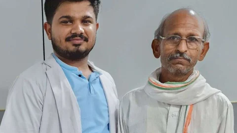 ढूकिया हॉस्पिटल में चिड़ावा निवासी जगदीश के गुर्दे की पथरी का लेजर मशीन से बिना दर्द बिना पैसे हुआ ऑपरेशन