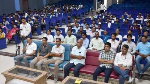 जेजेटी यूनिवर्सिटी में स्वामी विवेकानंद प्रणीत व्यक्तित्व विकास, विषय पर संगोष्ठी शुरू