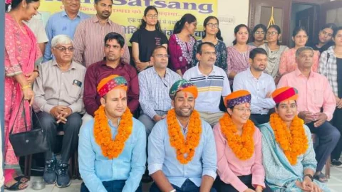 आरजेएस परीक्षा : विधि सत्संग संस्था में चयनित आकांक्षा, पूनम, वेदांत, अदिति और सौरभ का हुआ सम्मान