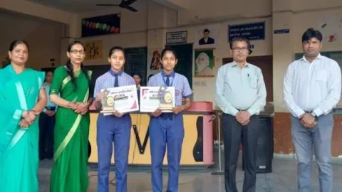 देशभक्ति एकल गायन प्रतियोगिता में ज्योति विद्यापीठ स्कूल की छात्राओं ने मारी बाजी