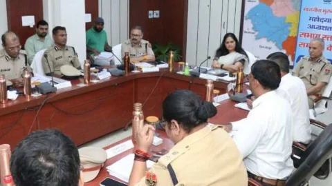 मुख्य सचिव ने संभाग स्तरीय बैठक में की कानून व्यवस्था की समीक्षा