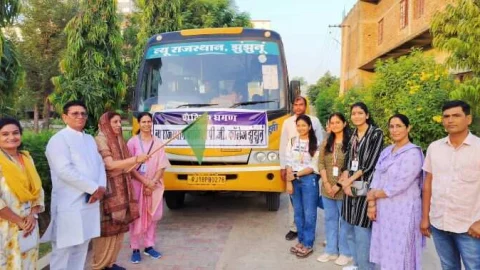 ढूकिया ने शैक्षिक भ्रमण को हरी झण्डी दिखाकर किया रवाना