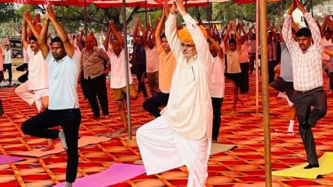 योग शरीर और चेतना के मिलन का प्रतीक – झाबर सिंह खर्रा