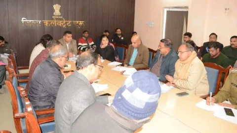 गाइडलाइन के अनुसार समुचित ढंग से ढकवाएं बोरवेल – जिला कलक्टर