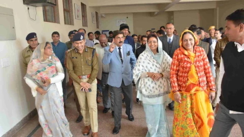 प्रभारी मंत्री रावत ने मेडिकल कॉलेज का किया निरीक्षण