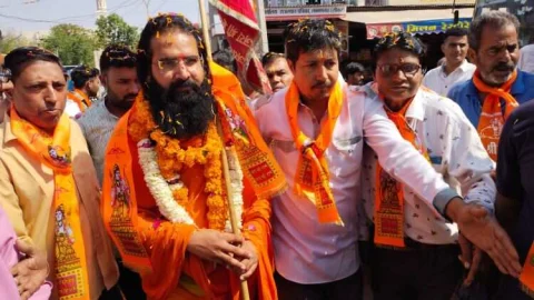 गोवंश को बचाने के लिए पैदल यात्रा करने वाले शिवराज का किया स्वागत