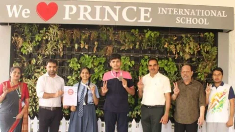 नेशनल किक बॉक्सिंग में प्रिंस इंटरनेशनल स्कूल के नवनीत व ख्वाहिश को ब्रोंज मेडल