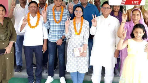 झुंझुनूं: न्यू राजस्थान पब्लिक स्कूल में 12वीं के टॉपर्स का सम्मान