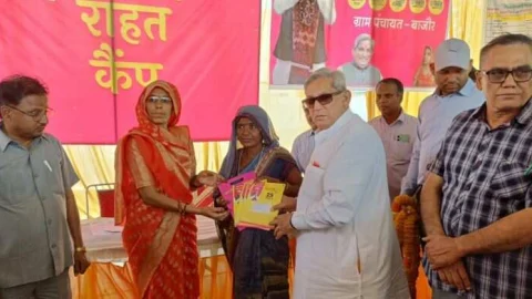 बाजोर शिविर में 450 परिवारो को 2200 गारंटी कार्ड वितरित किए गए