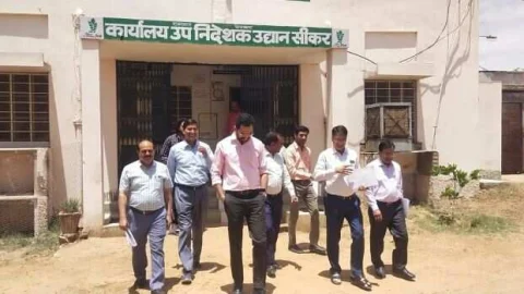 जिला कलेक्टर ने किया कृषि विभाग के कार्यालयों का निरीक्षण