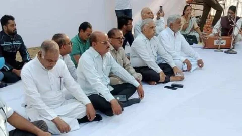 शहादत दिवस पर निकाला अहिंसा मार्च, शहीदों को दी श्रद्धांजलि