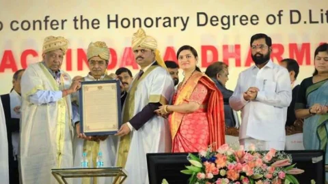 जेजेटी द्वारा समाजसेवी सचिन दादा धर्माधिकारी को दी डिलीट की मानद उपाधि