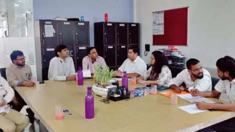 जिला स्तरीय कोचिंग निगरानी समिति के सदस्यों ने देखी कोचिंग संस्थानों में काउंसलिंग की व्यवस्थाएं