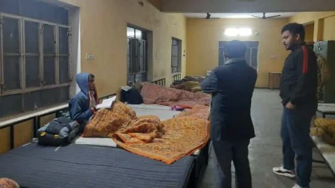 सचिव मीणा ने किया रैन बसेरा का औचक निरीक्षण