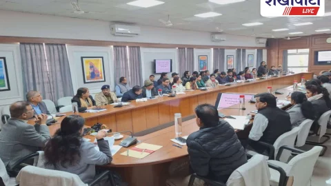 Sikar News: कलेक्टर की साप्ताहिक समीक्षा बैठक, अवैध खनन पर सख्ती