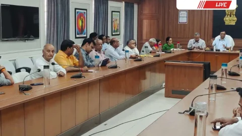 जिला कलेक्टर व एसपी ने रामनवमी पर्व पर कानून व्यवस्था बनाये रखने के लिए ली शांति समिति की बैठक