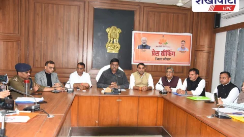 Sikar News: विकास रथ रवाना, प्रभारी मंत्री संजय शर्मा की प्रेस ब्रीफिंग