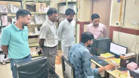 अस्पताल में व्यवस्थाएं रखें दुरूस्त, मरीजों को सही ढंग से अटेंड करें – जिला कलक्टर