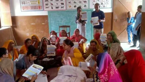 सीवरेज परियोजना को लेकर महिलाओ को दी जानकारी