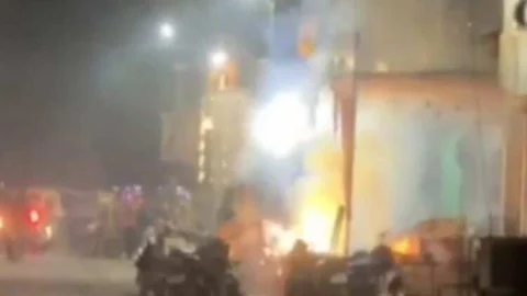 पटाखे की दुकान में आग लगने से मंचा हडकंप