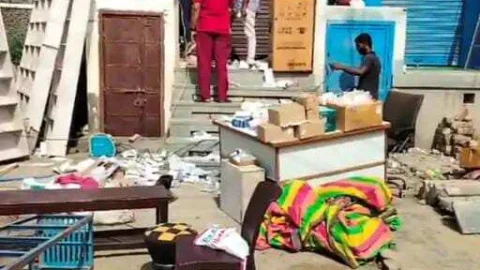 नगर परिषद ने बिना स्वीकृति बनी और कॉमर्शियल उपयोग में ली जा रही दो दुकानों को किया सीज