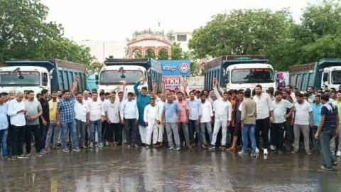 गावडिया पर हमले के गुनहगारों के गिरफ्तारी की मांग को लेकर माइनिंग ट्रांसपोर्ट यूनियन का विरोध प्रदर्शन